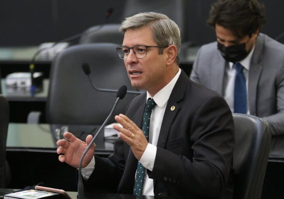 Deputado cobra Estado e pede que candidatos de concursos cancelados persistam