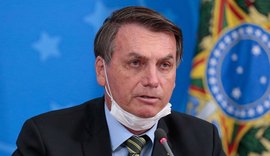 Bolsonaro enfatiza vacinação e critica isolamento em fala à TV