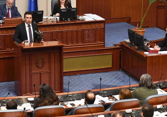 Parlamento da Macedônia aprova mudança de nome do país
