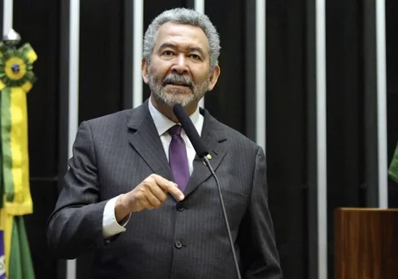 Apenas 4 deputados e um senador não mudam de partido em AL; veja como ficaram as filiações