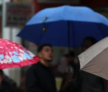 Mais de 30 cidades de AL seguem sob alerta de chuvas intensas