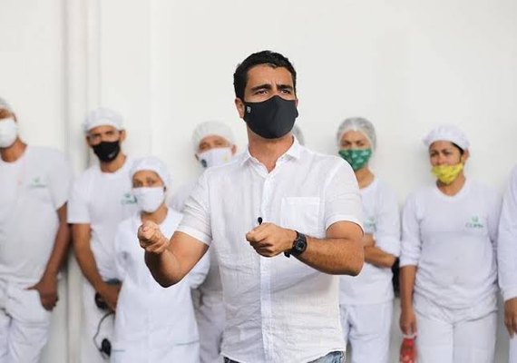 Prefeito de Maceió anuncia vacinação para cidadãos de 32 anos para cima