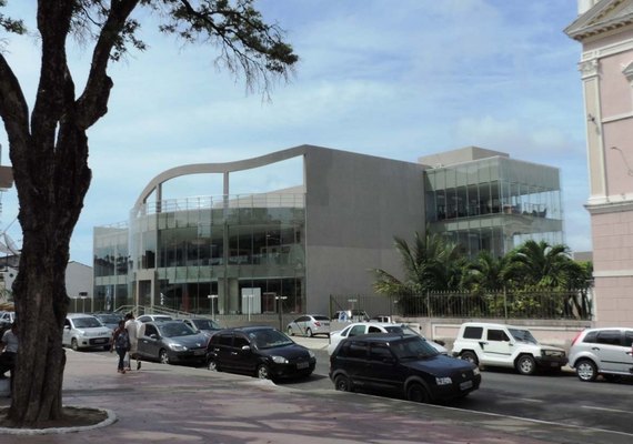 Exposições de esculturas e poesia visual são atrações no Complexo Cultural