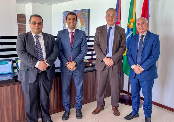 Sindicato dos Advogados apresenta sugestões de melhorias de atendimento para o TRT em Alagoas