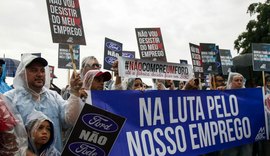 Trabalhadores da Ford protestam contra fechamento de fábrica