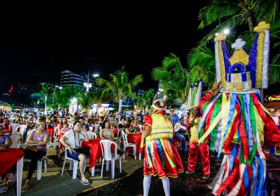Maceioenses e turistas prestigiam segundo dia do Natal dos Folguedos