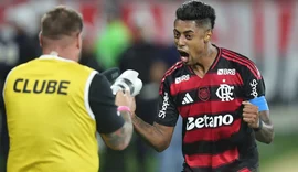 Fla vence, aproveita derrota do Palmeiras e volta a igualar rival