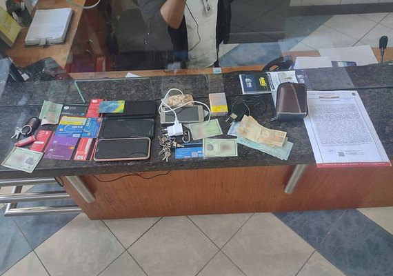 Homens são presos com procuração falsa tentando sacar R$ 40 mil em agência na Ponta Verde