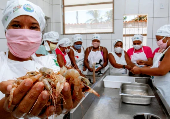 Ministério das Mulheres destina recursos para cooperativa de pescadoras e marisqueiras afetadas pelo acidente da Braskem