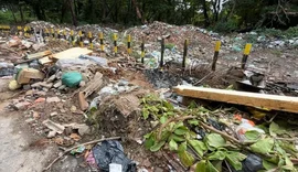 Moradores denunciam descarte irregular de lixo em acesso ao Pontal