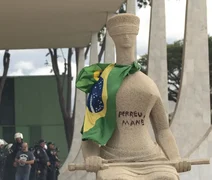 Alexandre de Moraes mantém condenação de mulher que pichou estátua durante ato golpista em 2023
