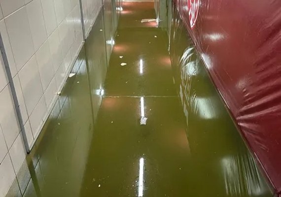 Chuva interdita acesso e obriga mudança de rota no estádio Rei Pelé