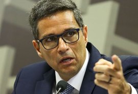 Queda da economia este ano pode superar 5%, diz Campos Neto