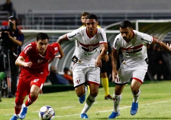 No Rei Pelé, CRB vence confronto direito com Botafogo-SP e encosta no G-4