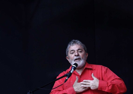 Câmara paga viagens de deputados do PT para visitar Lula