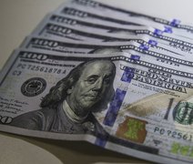 Brasil registra segunda maior saída de dólares da história em 2025