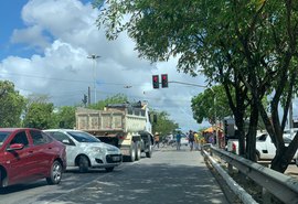 Moradores da parte alta de Maceió protestam contra a falta de água na região