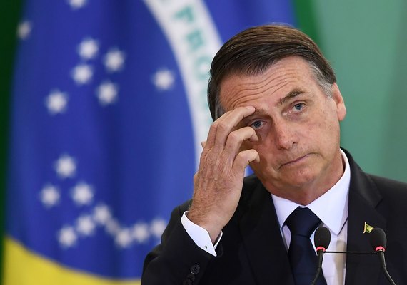 Bolsonaro diz que Congresso quer transformá-lo em rainha da Inglaterra