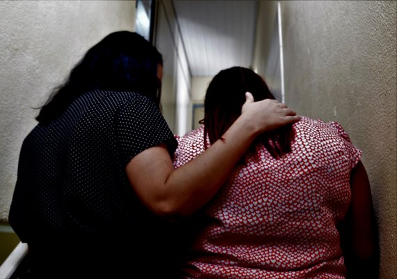 Mais de 65% dos casos de violência contra a mulher ocorreram nas residências das vítimas, aponta Sesau