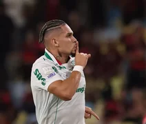 Paulinho é denunciado ao STJD por gesto em gol contra o Flamengo