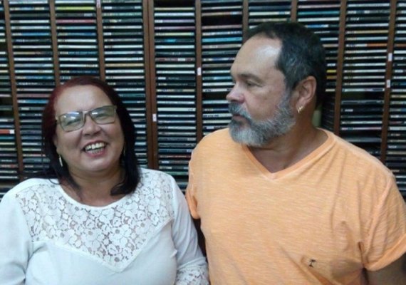 Escritora lança livro com histórias de Enterro, cidade onde se morre e não se sabe