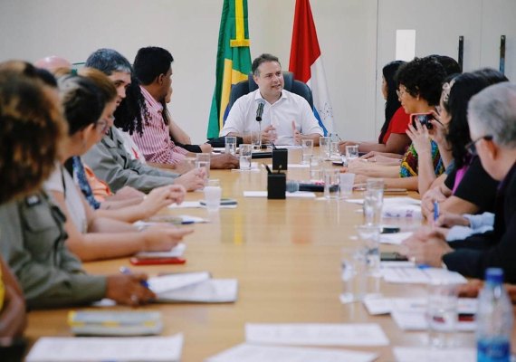 Governador se reúne com Movimento Unificado de Mulheres Alagoanas