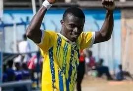 Atacante ganês Dominic Frimpong morre em ataque ao ônibus do clube