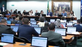 CCJ da Câmara adia análise da PEC que propõe redução da maioridade penal