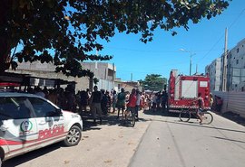 Moradores do Vergel do Lago protestam contra demolição de barracos da Orla Lagunar