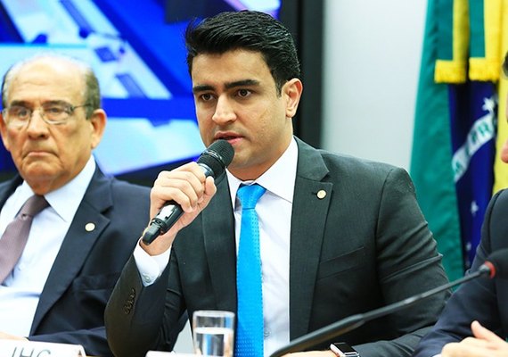 JHC diz que não vai responder às críticas de Davi Filho