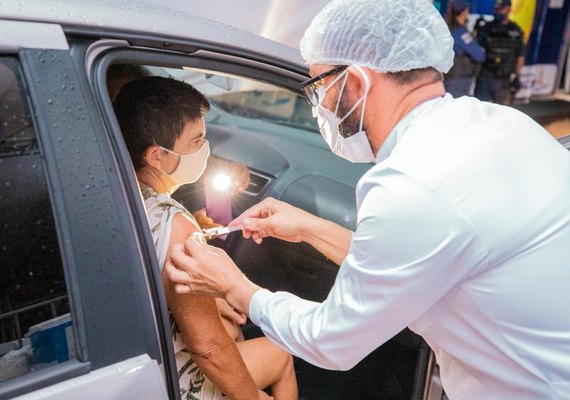 Covid-19: a cada dez doses de vacina aplicadas em AL, quatro foram em Maceió