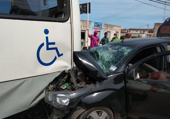 Acidente deixa cinco pessoas feridas; três vítimas eram crianças
