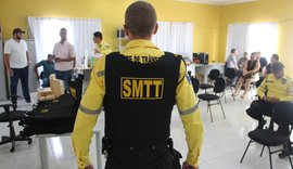 Prefeito de Delmiro Gouveia entrega coletes balísticos e rádios a agentes da SMTT