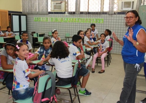 Mais de 15 mil professores da rede estadual de ensino de Alagoas estão à espera do rateio do Fundeb de 2018