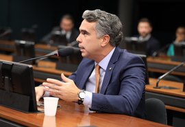 Em Comissão da Educação, Rafael Brito cobra engajamento de parlamentares para solucionar greve nas universidades federais