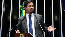 Rodrigo Cunha destaca fraudes no transporte escolar em AL