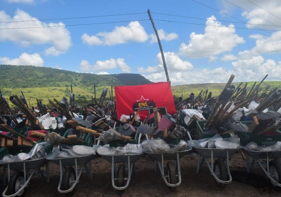 Assentados do interior alagoano recebem kits de equipamentos agrícolas