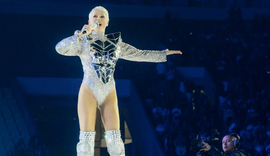 'Último voo da virilha': Xuxa ironiza críticas ao figurino em show