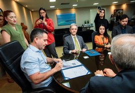 Governador assina acordo que permite emissão da Carteira de Identidade pelos cartórios