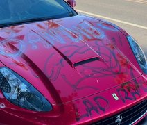 Marketing: Ferrari deixada na Orla de Maceió faz parte de ação de influenciador