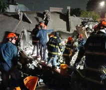 Desabamento de prédio sobre casa deixa duas mulheres mortas em SP