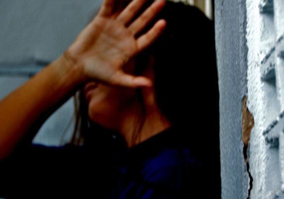 Homem é preso suspeito de espancar esposa grávida de 4 meses
