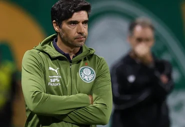 Abel Ferreira faz gesto obsceno durante partida do Palmeiras