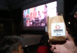 Moradores da Terra da Esperança recebem o primeiro Cinema nos Bairros