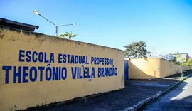 Suposto policial saca arma e agride estudantes durante partida do JEAL em escola de Maceió