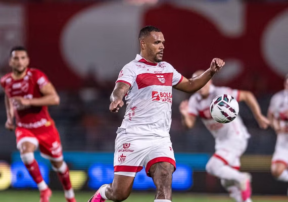 CRB derrota Vila Nova por 2 a 0 e encosta no G-6 da Série B