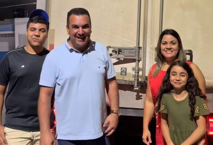 Em Porto de Pedra, Jesus distribui peixe e arroz para o povo pobre