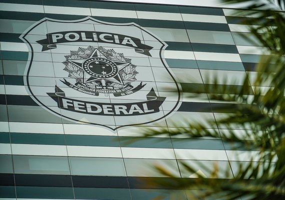 Flávio Bolsonaro nega calúnia contra Lula em manifestação escrita à PF