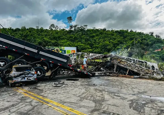 Acidente em rodovia deixa 22 mortos em Minas Gerais