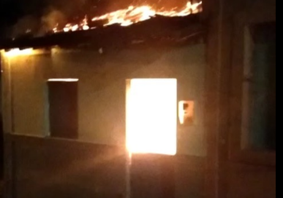 Criança de 3 anos foge de incêndio em São José da Lage
